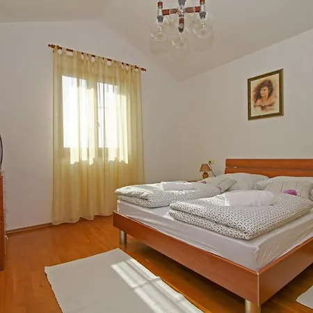 Holiday home Alena In Debeljuhi Zminj